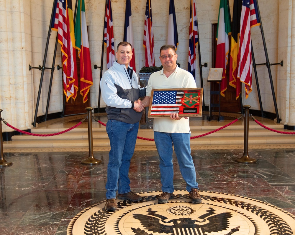 1st CAB Commander Presents Plaque to Military Historian