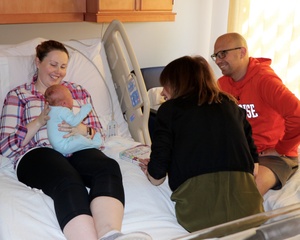 USO Iwakuni hosts baby shower for expectant moms (Radio)