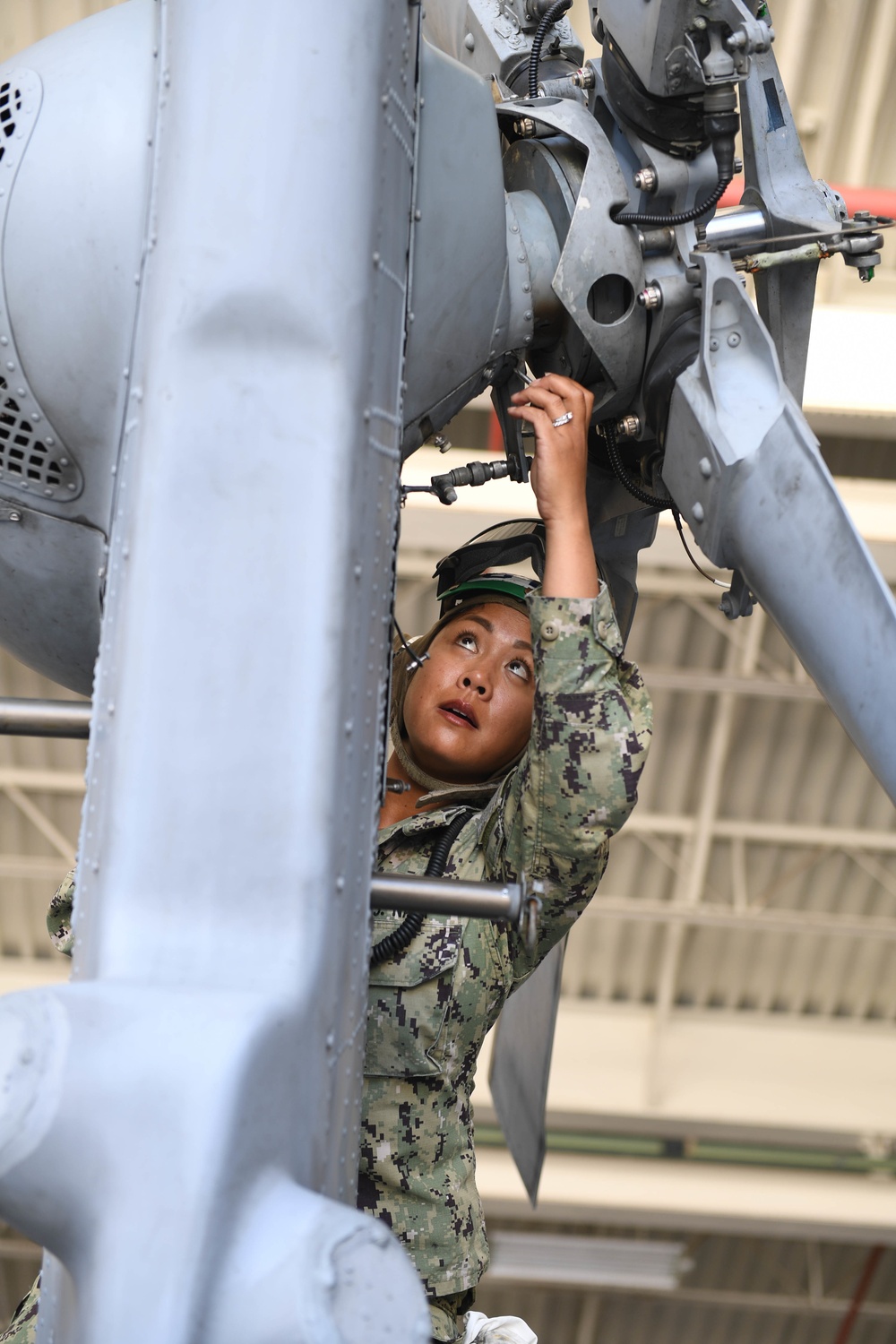 HSC-85 MH-60S Sierra Helo Maintenance