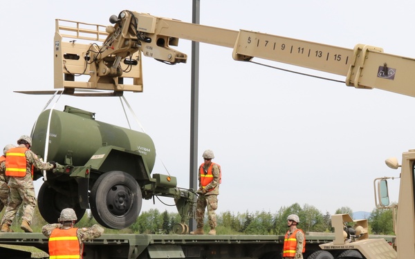 364th ESC Soldiers Move the Army during Nationwide Move