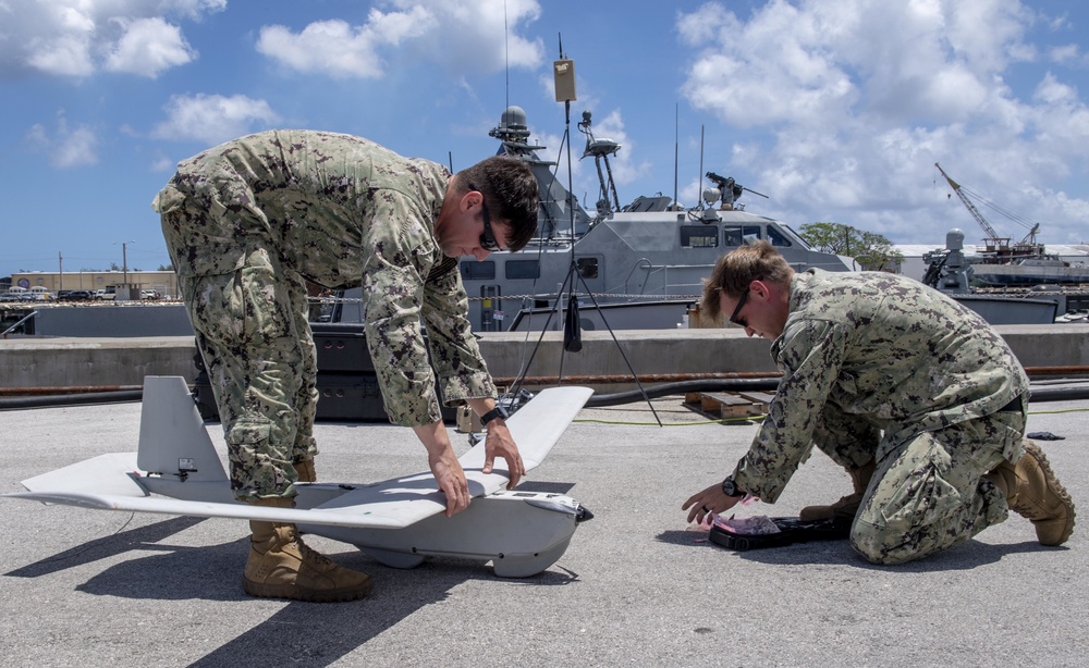 Republic Of Palau Vice President conducts visit with CRG-1, Det. Guam