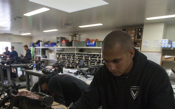 Recon Marines with the 31st MEU dive into DPD training on Okinawa
