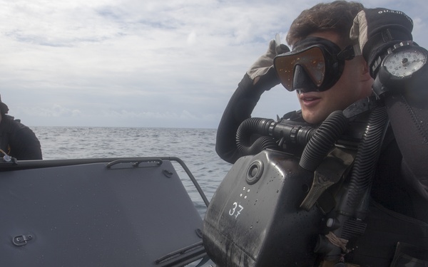 Recon Marines with the 31st MEU dive into DPD training on Okinawa