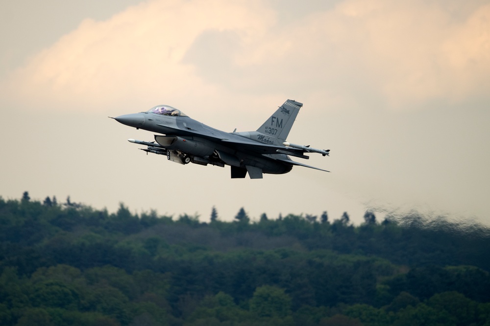 Air Force Reserve F-16s deploy to RAF Lakenheath for training