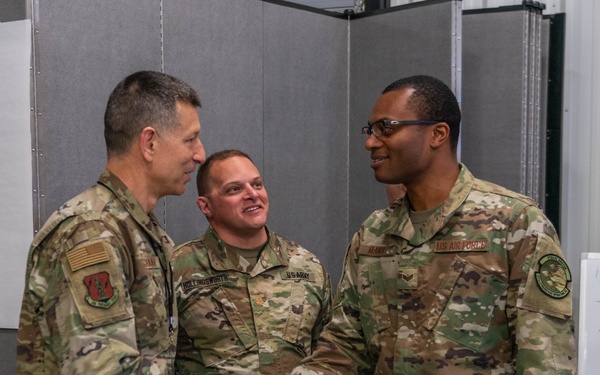 Kansas Airman receives award at Cyber Shield 19