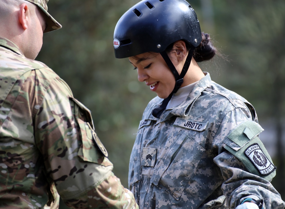 Special Forces soldiers teach rapelling to cadets during drill weekend
