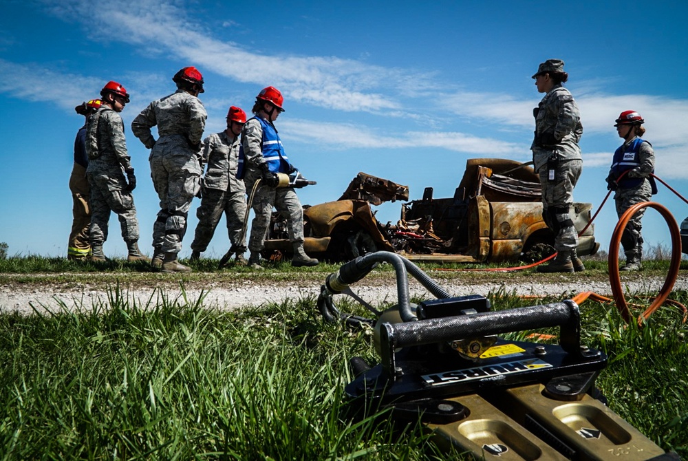 139th Medical Group Trains on Search and Extraction