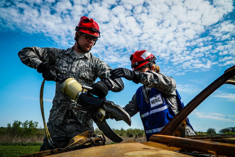 139th Medical Group Trains in Search and Extraction