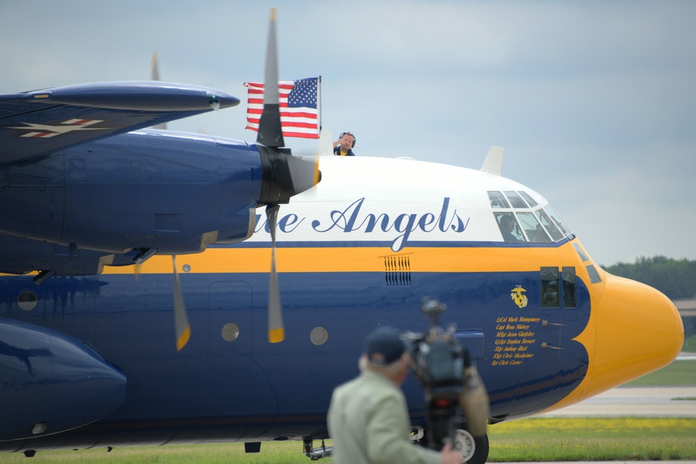 DVIDS Images Blue Angels prep for JBA Air Show [Image 4 of 9]