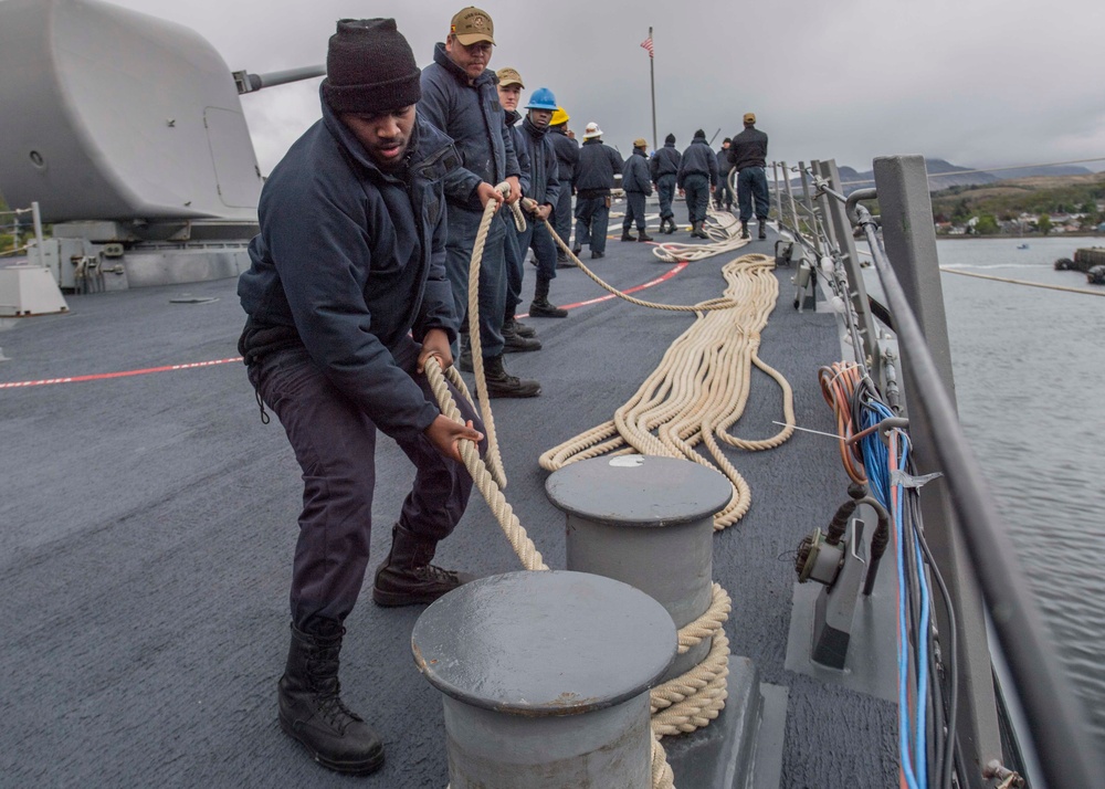 USS Carney (DDG 64)