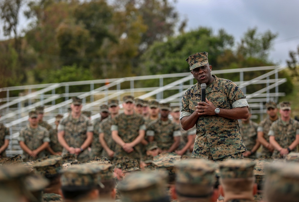 CMC Visits Marines on Camp Pendleton