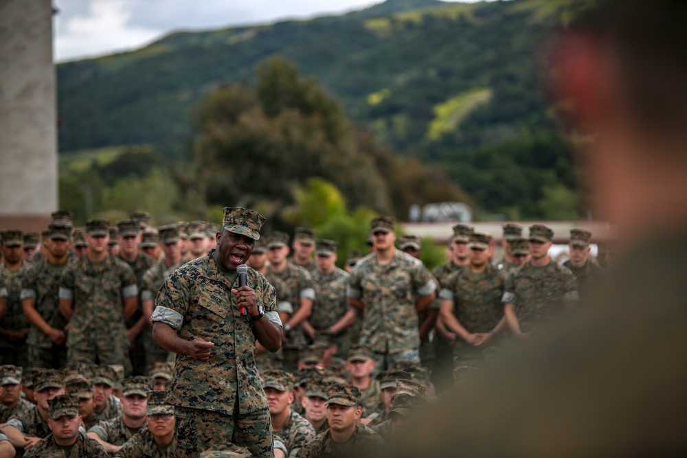 CMC Visits Marines on Camp Pendleton