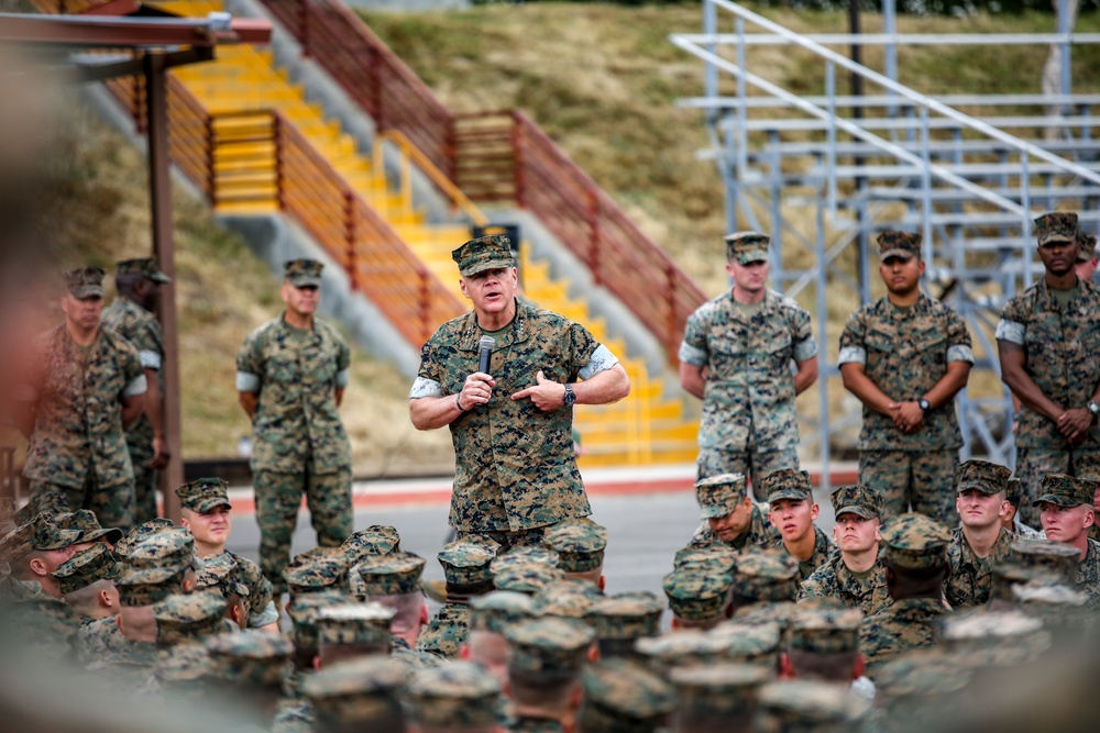 CMC Visits Marines on Camp Pendleton