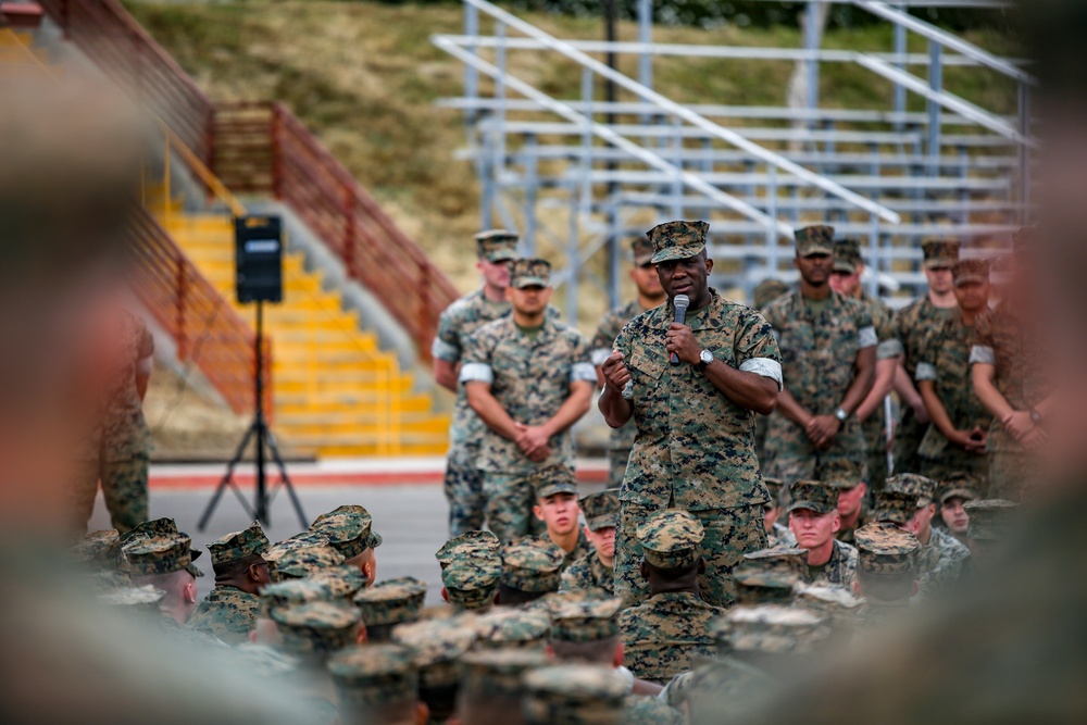 CMC Visits Marines on Camp Pendleton