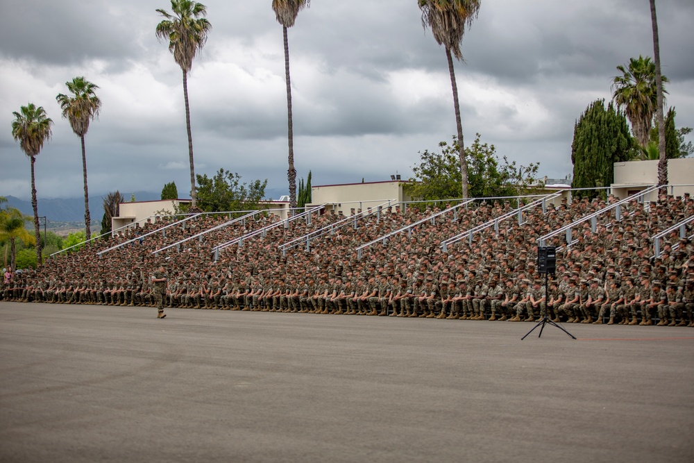 CMC Visits Marines on Camp Pendleton