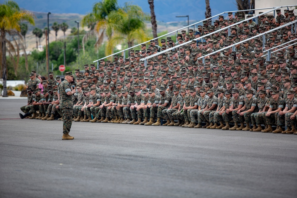 CMC Visits Marines on Camp Pendleton