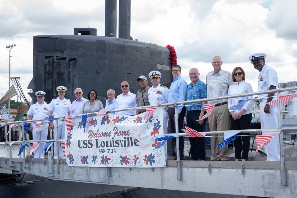 Chicago Council on Global Affairs tours USS Louisville