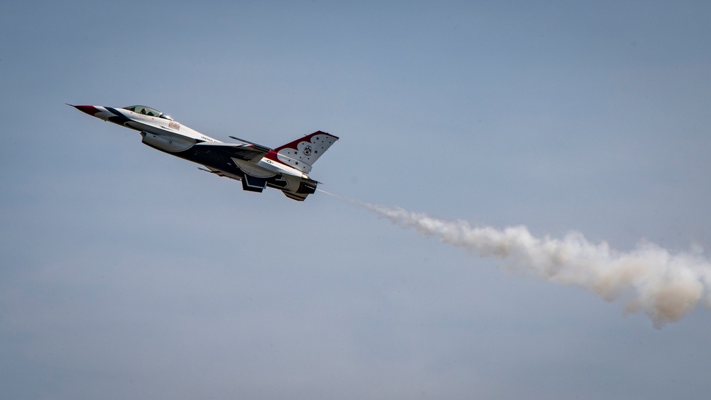 Thunderbirds perform at the Thunder Over the Sound