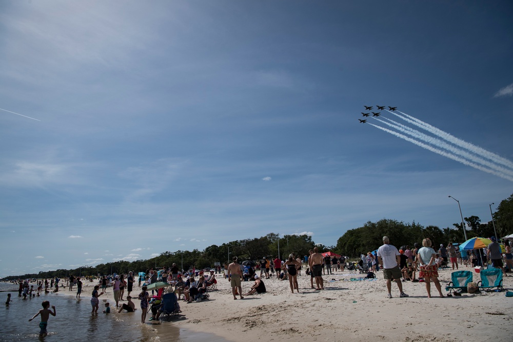 Thunderbirds perform at the Thunder Over the Sound