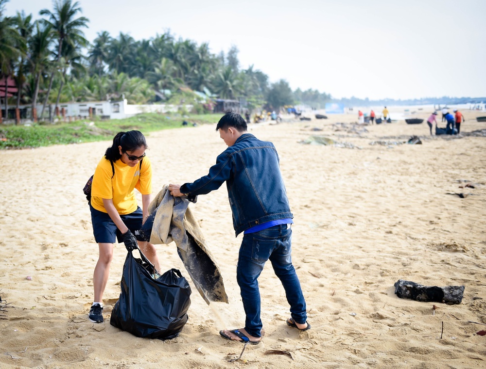 Pacific Partnership 2019 Participates in a Beach Cleanup