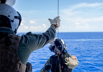 HSC-25 Rescues four from damaged watercraft