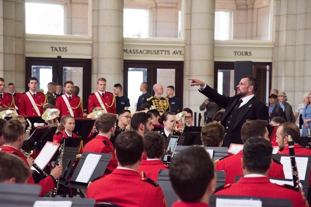 Fife and Drum Corps plays with Swiss Army Band