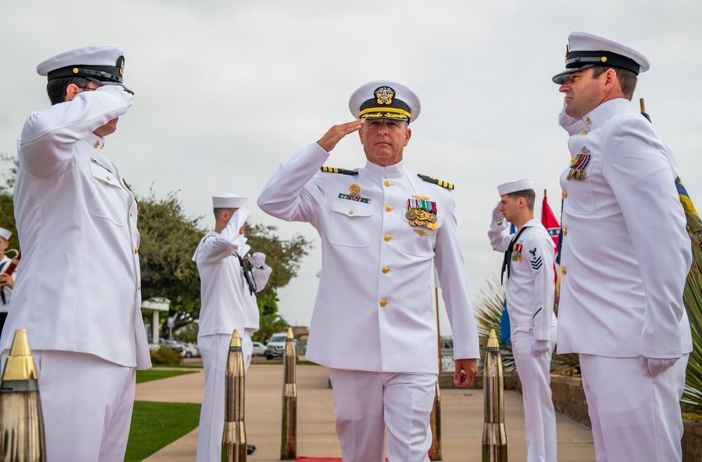 Mine Warfare Community Welcomes New Commanding Officer