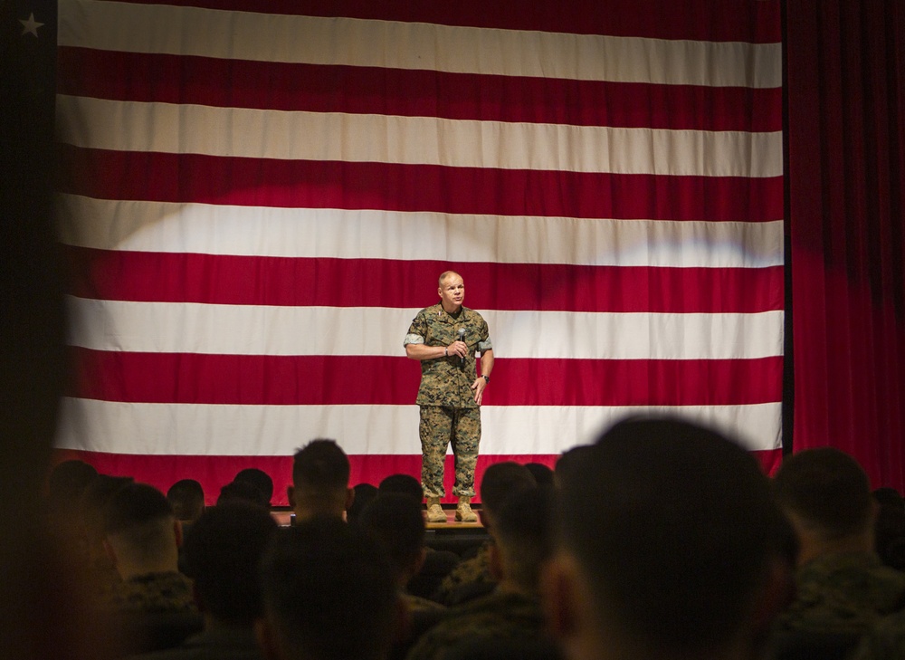 Sgt. Maj. Green and Gen. Neller's last visit to MCAS Miramar