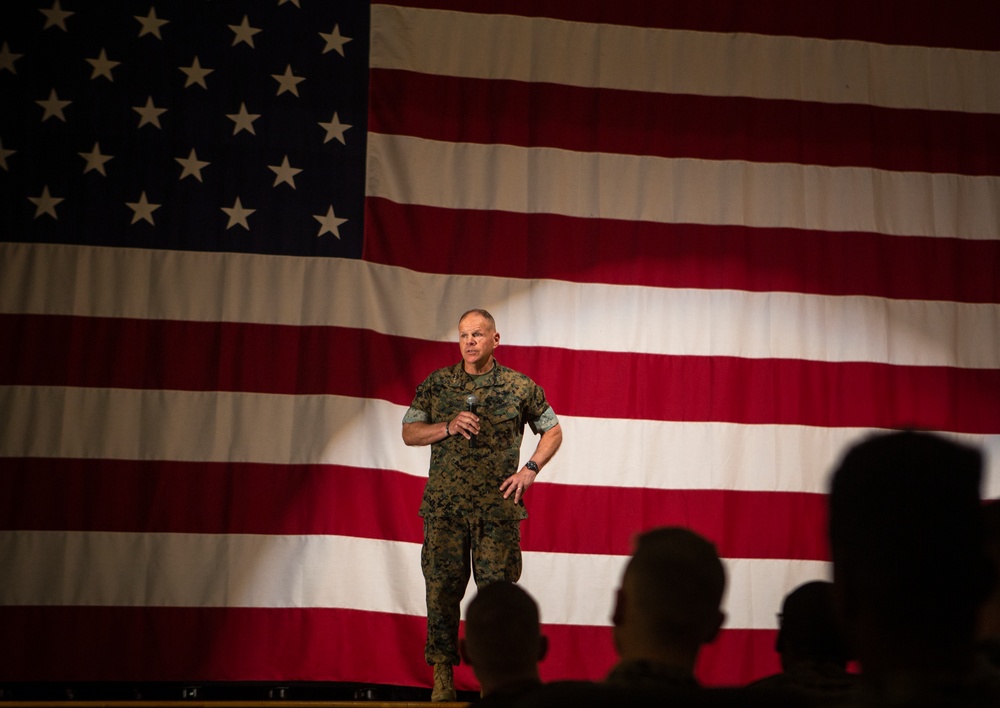 Sgt. Maj. Green and Gen. Neller's last visit to MCAS Miramar