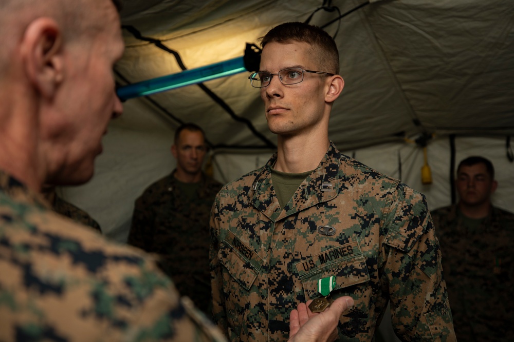 III Marine Expeditionary Force commanding general awards Marine with Navy and Marine Corps Commendation Medal during the Marine Expeditionary Force Exercise