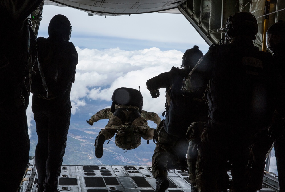 Free Fall: SPMAGTF-CR-AF 19.2 supports Lone Paratrooper