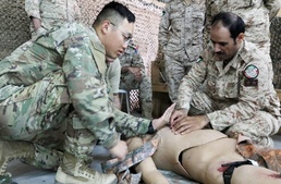 Kuwaiti Land Forces and US Soldiers Conduct Joint Medical Training at Camp Buehring