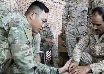 Kuwaiti Land Forces and US Soldiers Conduct Joint Medical Training at Camp Buehring