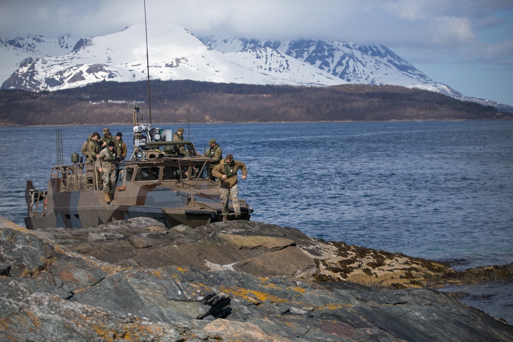 U.S. Marines, Norwegian Coastal Ranger Commando Conduct CB90 Training Platinum Ren 2019