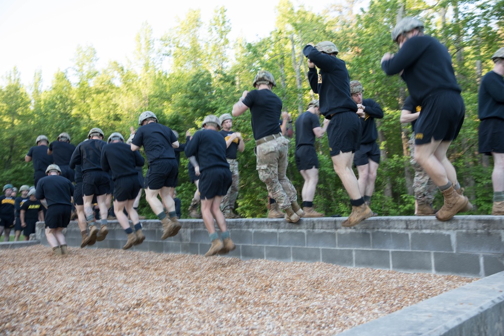 5TH RANGER TRAINING BATTALION WATER JUMP