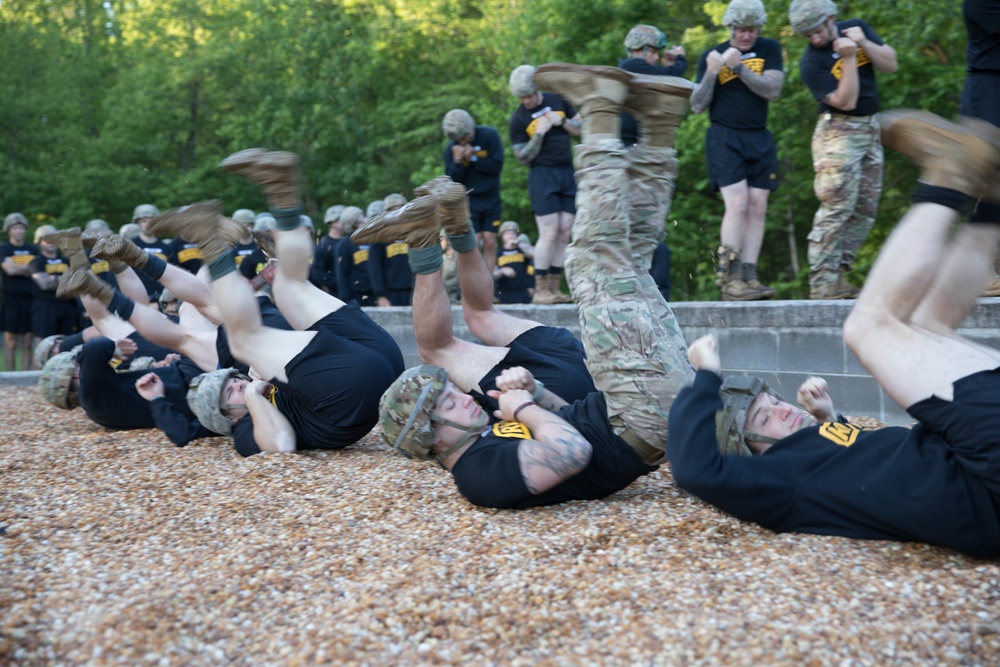 5TH RANGER TRAINING BATTALION WATER JUMP