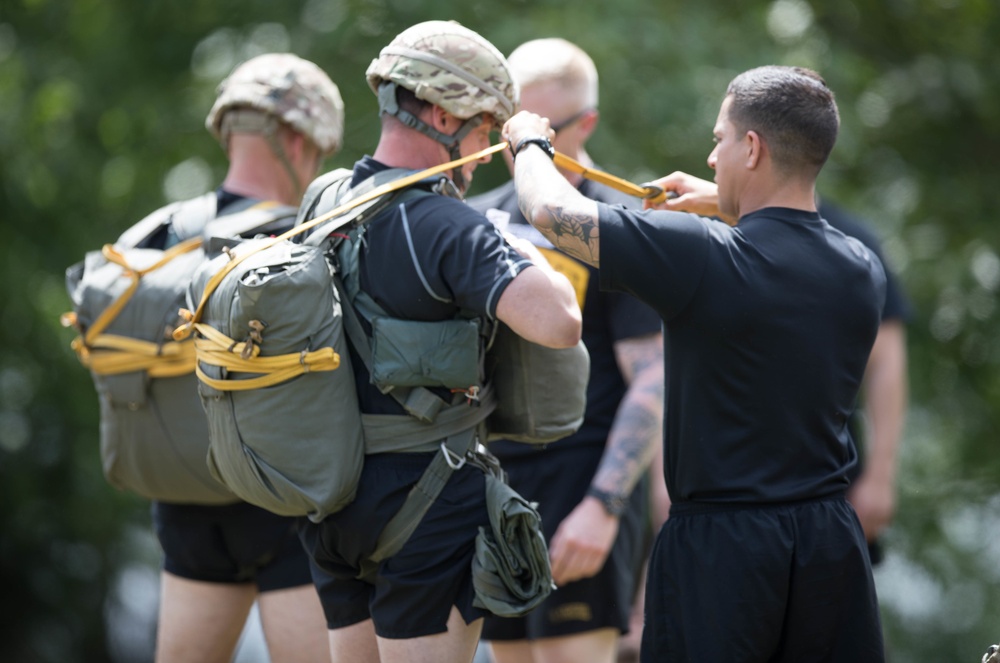 5TH RANGER TRAINING BATTALION WATER JUMP