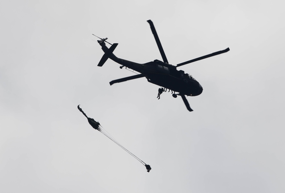 5TH RANGER TRAINING BATTALION WATER JUMP