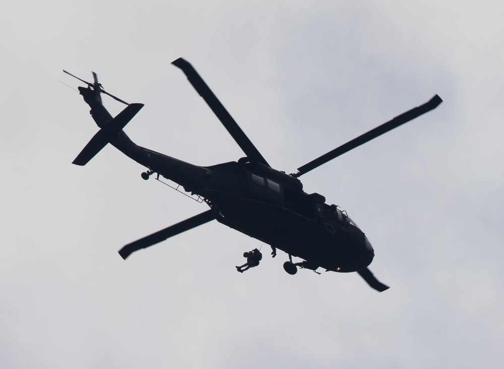 5TH RANGER TRAINING BATTALION WATER JUMP