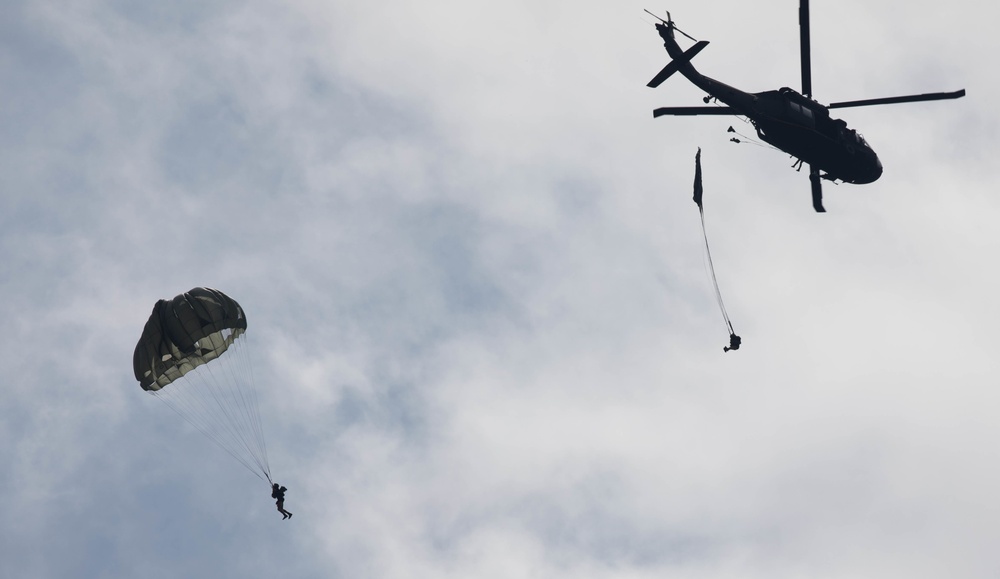 5TH RANGER TRAINING BATTALION WATER JUMP