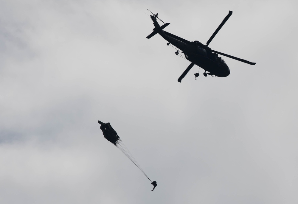 5TH RANGER TRAINING BATTALION WATER JUMP