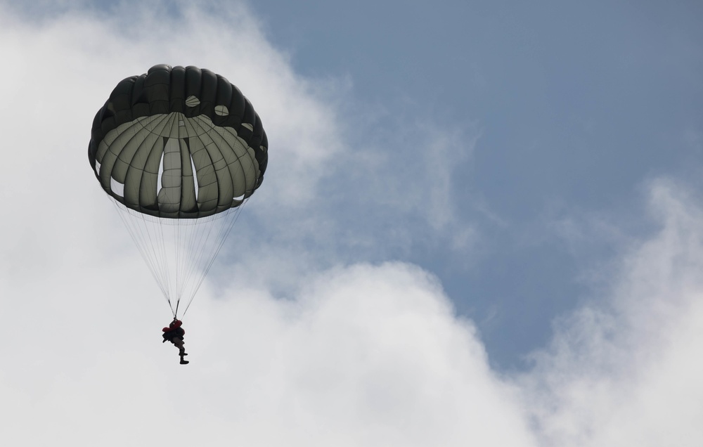 5TH RANGER TRAINING BATTALION WATER JUMP