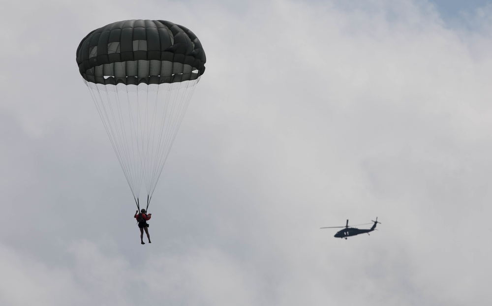 5TH RANGER TRAINING BATTALION WATER JUMP