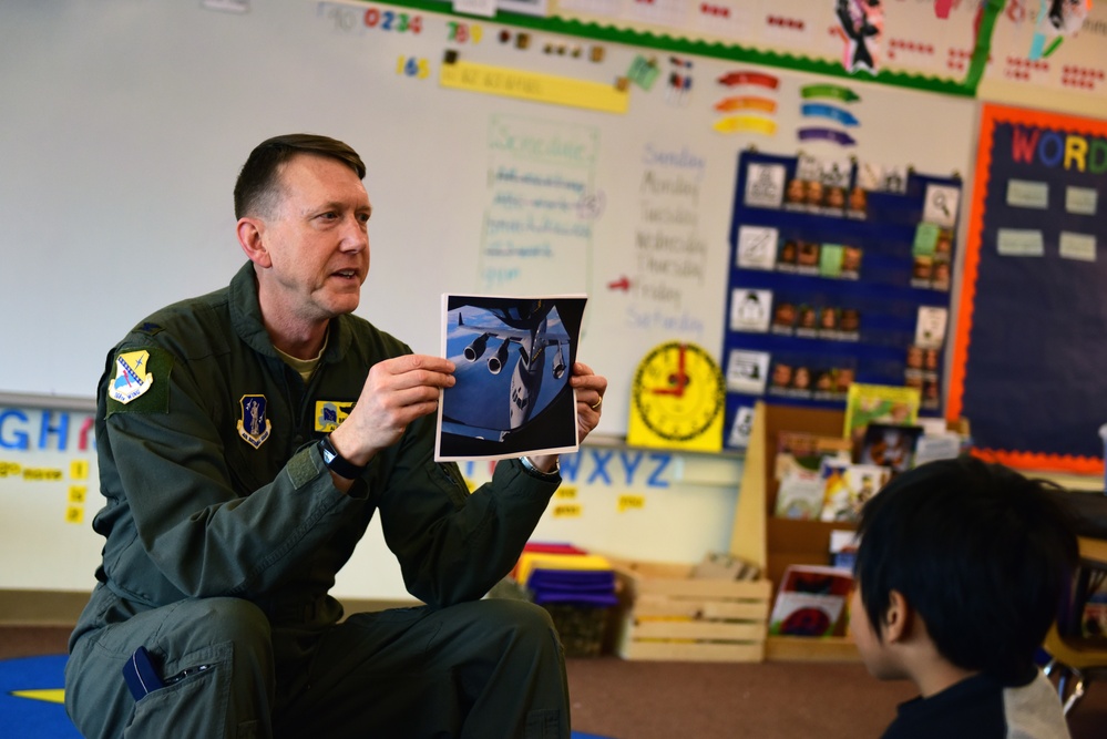 168th WG Commander visits kindergarteners