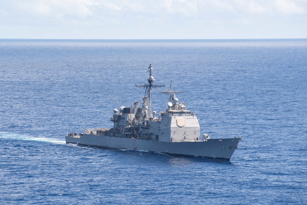 The guided-missile cruiser USS Mobile Bay (CG 53) cuts through the Atlantic Ocean