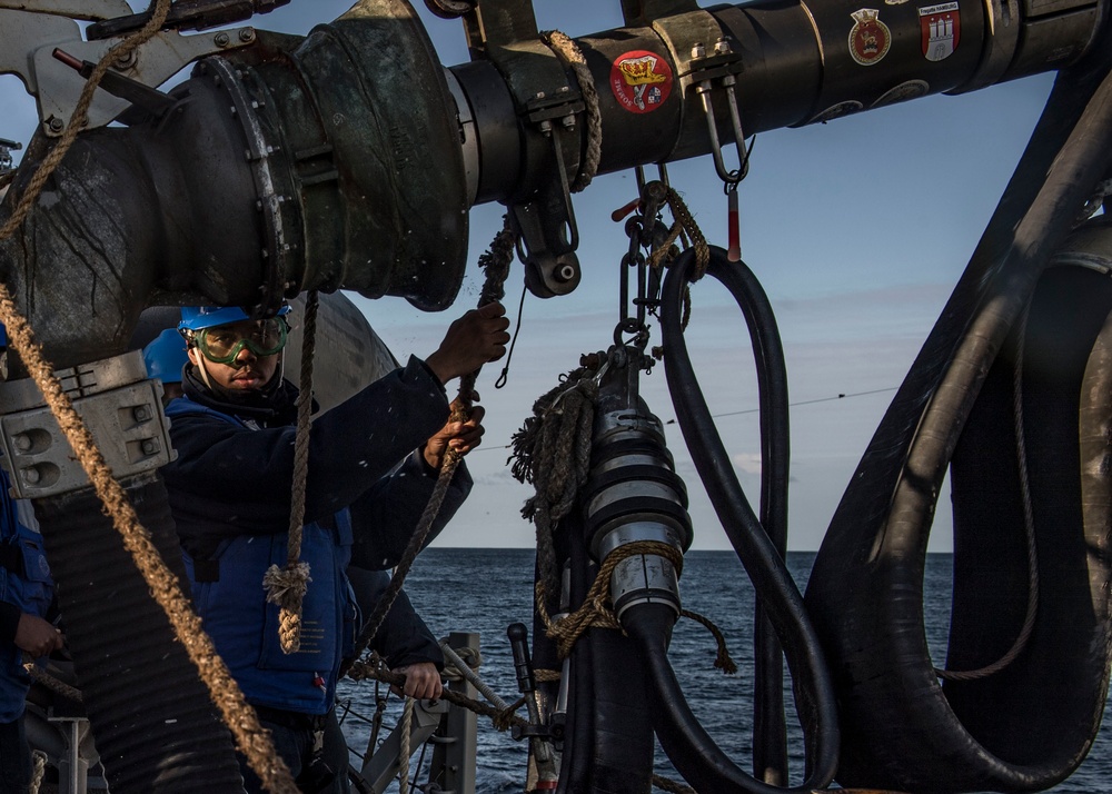 USS Carney (DDG 64)