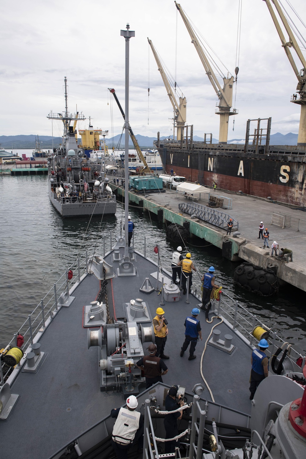 USS Pioneer and Patriot arrive in Puerto Princesa