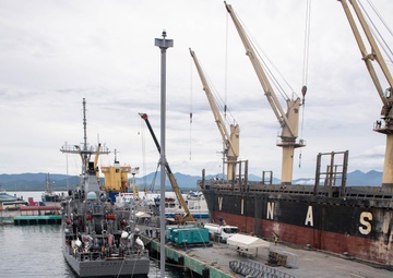 USS Pioneer and Patriot arrive in Puerto Princesa