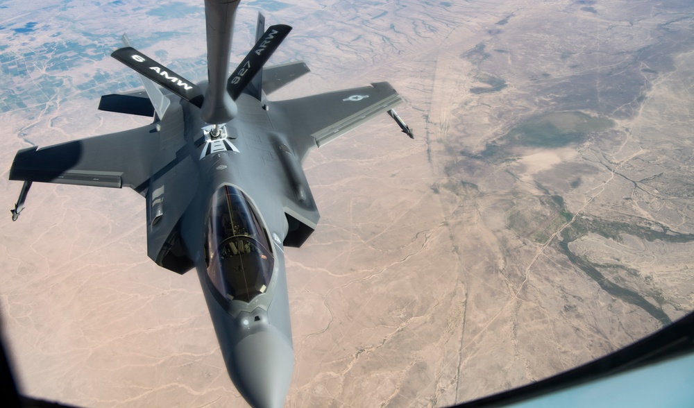 F-35s complete first combat refueling