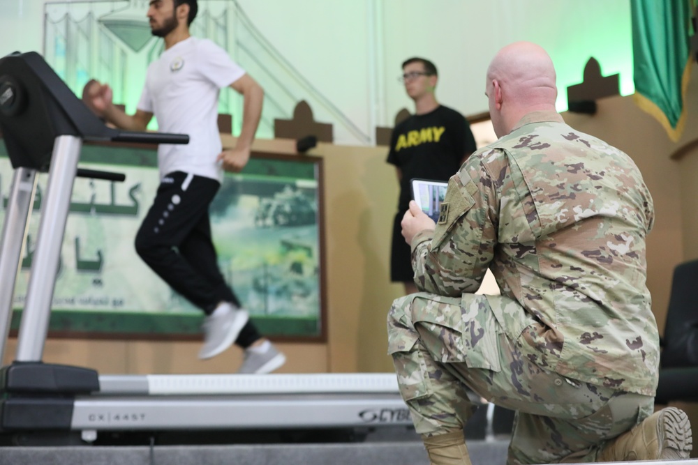 U.S. Army physical therapist teaches running technique to Kuwait National Guard
